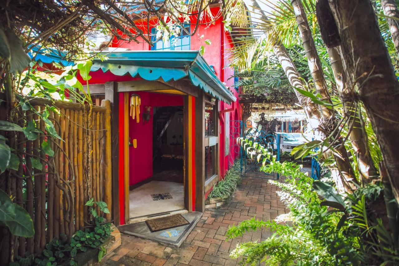Hotel Pousada Dos Hibiscos Ильябела Экстерьер фото
